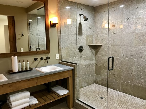Pioneer Woman's lodge guest bathroom