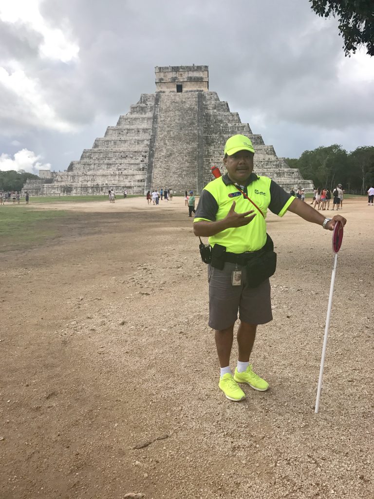 Chichén Itzá tour guide, Mexico