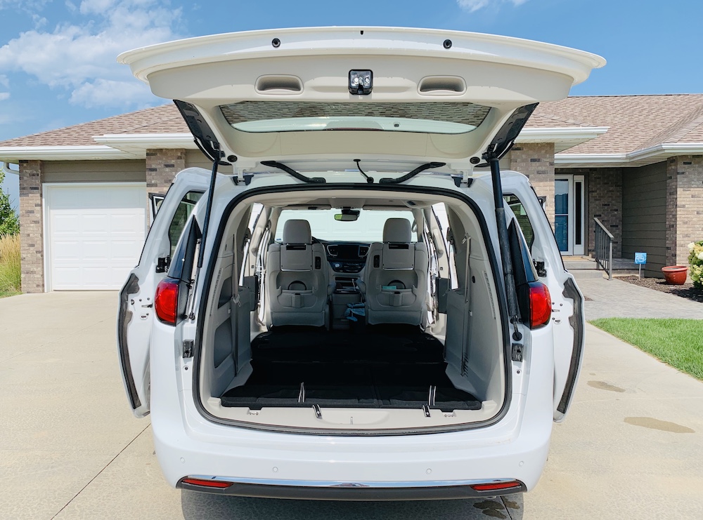 Vehicle for travel Pacifica Cargo Space