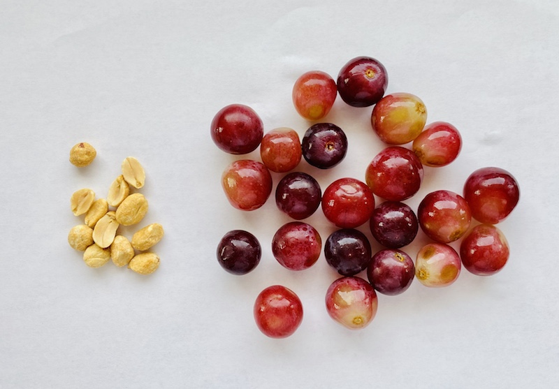 calories in peanuts vs. grapes