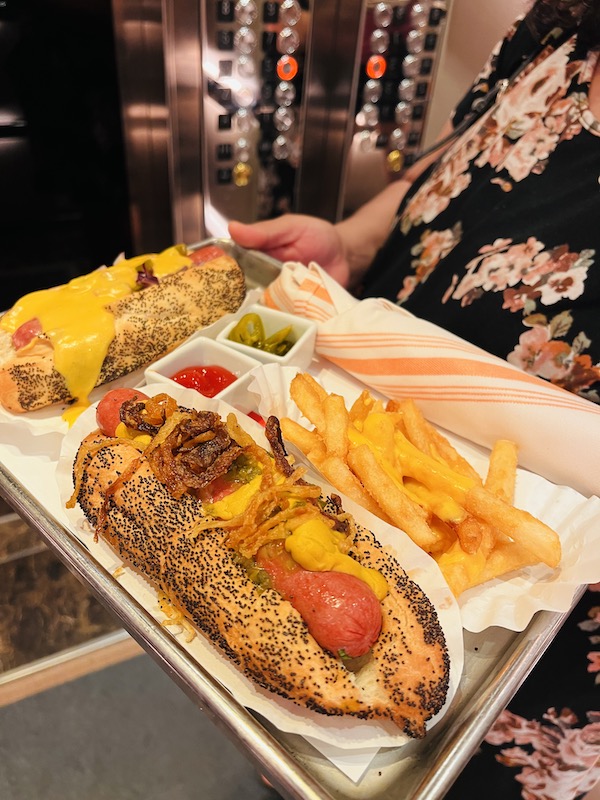 Dive-in hot dogs Holland America Nieuw Statendam